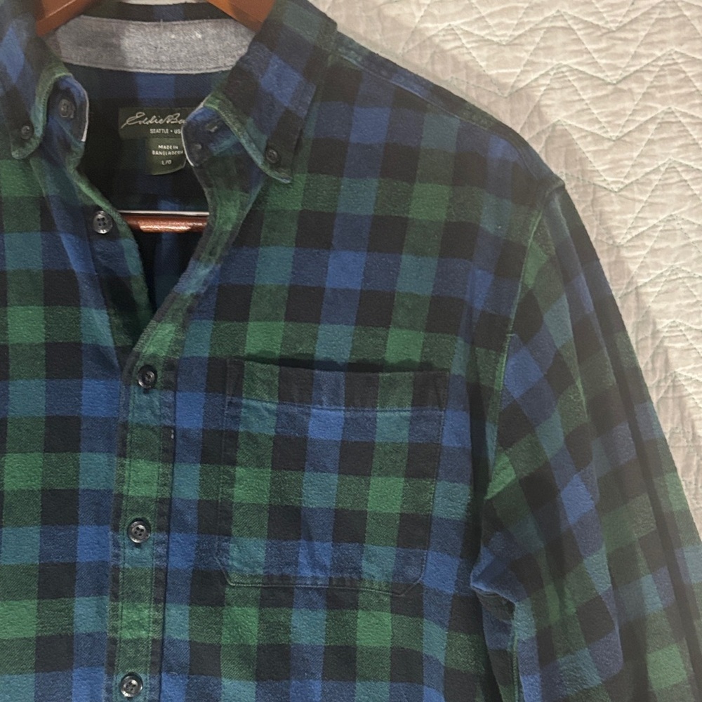 Eddie Bauer Blue and Green Plaid Button-Down Shirt Flannel 100% Cotton - Picture 3 of 9